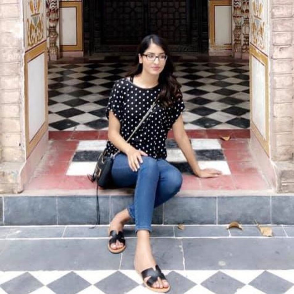 Meet your Posher, Majda